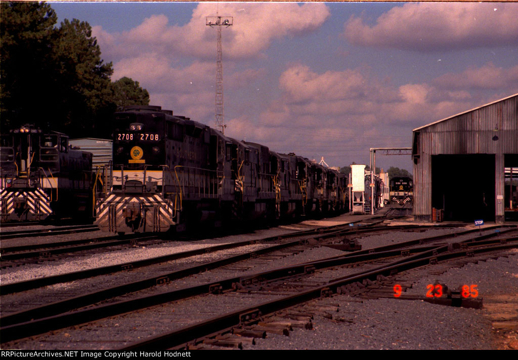 SOU 2347 works Glenwood Yard while locos are lined up at the fuel rack